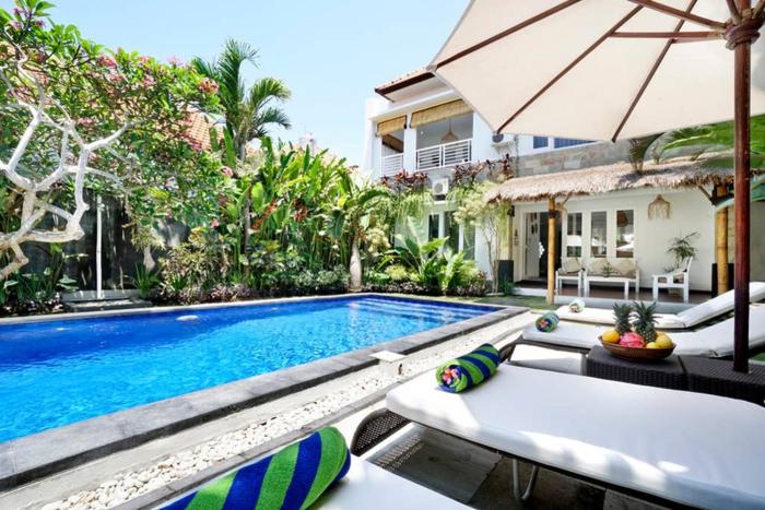 BIG TROPICAL VILLA,POOL, BILLARD, TOP LOCATION