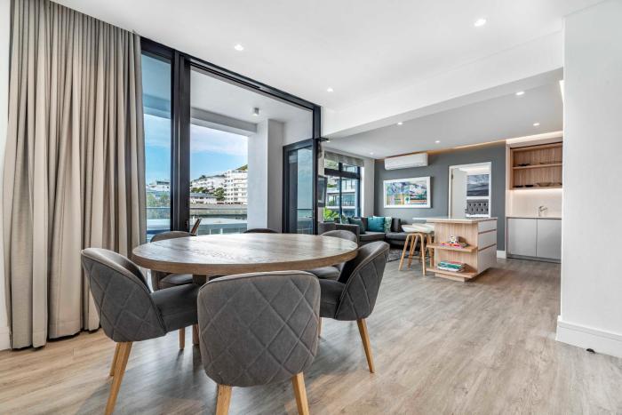 Strand Beach, Magnificent Apartment Sea Point