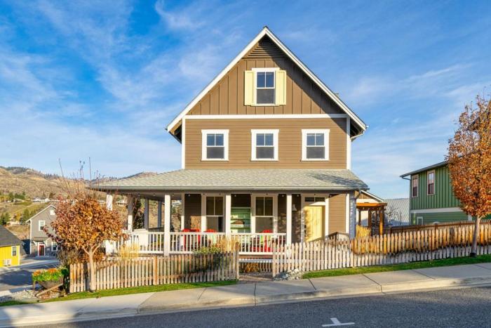 Driftwood Cottage with Carriage House #6CH