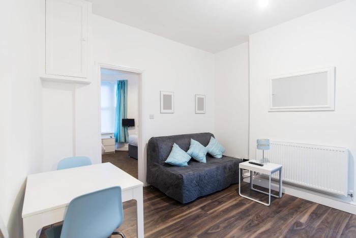 Ideal Two Bedroom Apartment near Centre & Stadium