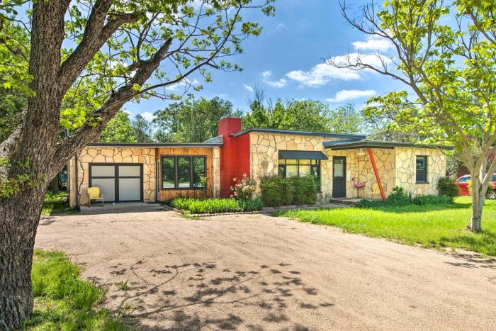 Remodeled Retro Home w Deck, Walk to Main Street!