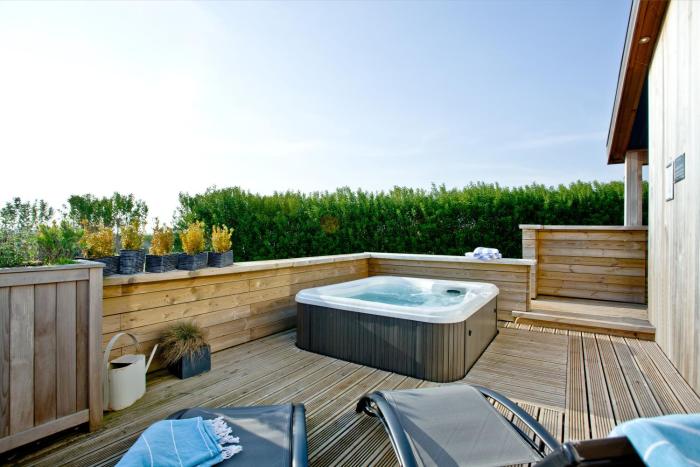 Pomegranate, Hot Tub, Wi-Fi