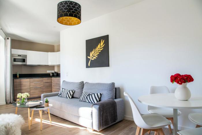 Prime Location Hyper Center Ideal for Couples & Families - Walk Everywhere - SMART by Totolulucannes