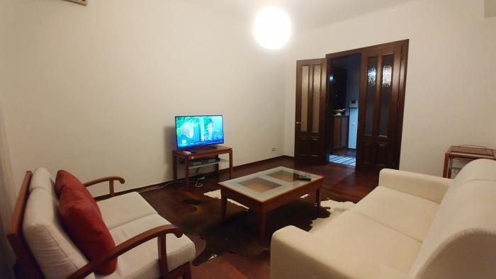 Charming 2-Bedroom Apartment in Heart of Kyiv