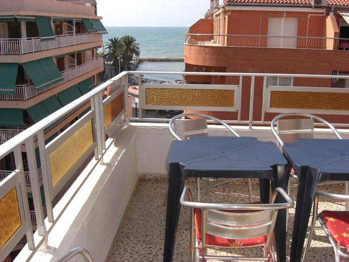 Tipical spanish appartment near the beach top floor