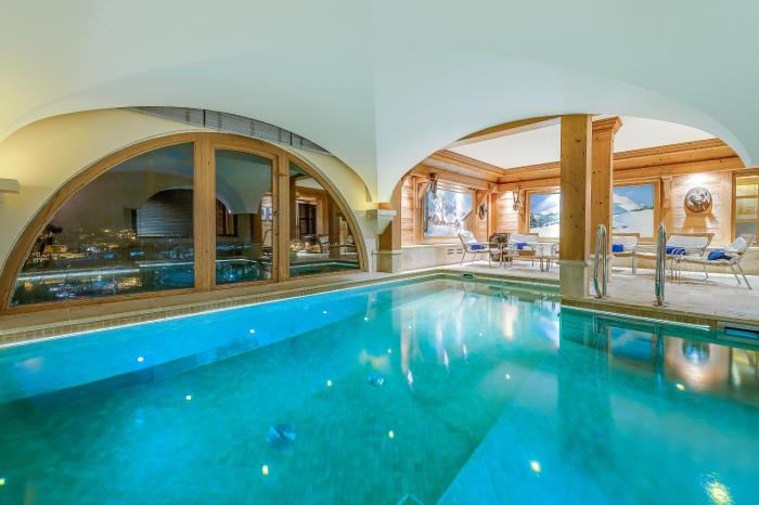 Val d’Isère - Extraordinaire Chalet Montana avec piscine sur la piste Olympique de Belevarde.