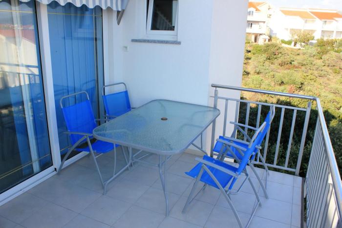 One bedroom appartement at Zecevo Rogoznicko 50 m away from the beach with wifi