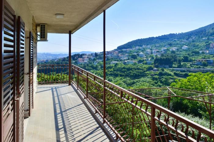 2 bedrooms appartement with furnished balcony and wifi at Klis