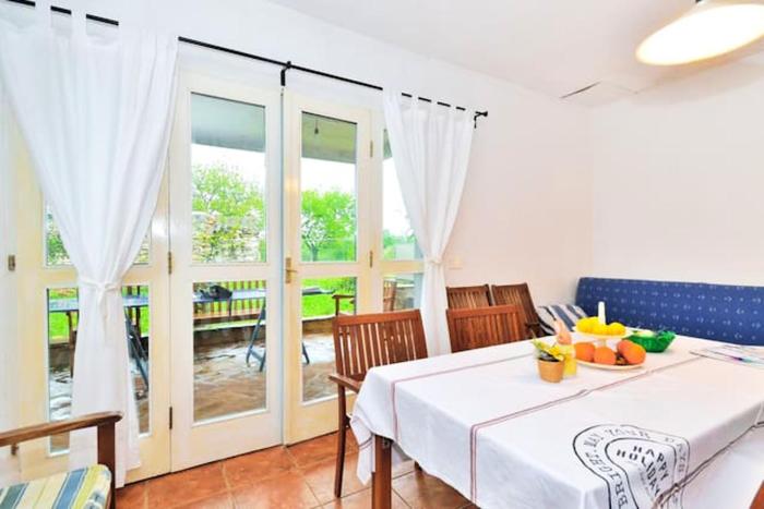 2 bedrooms apartement with wifi at Zambratija