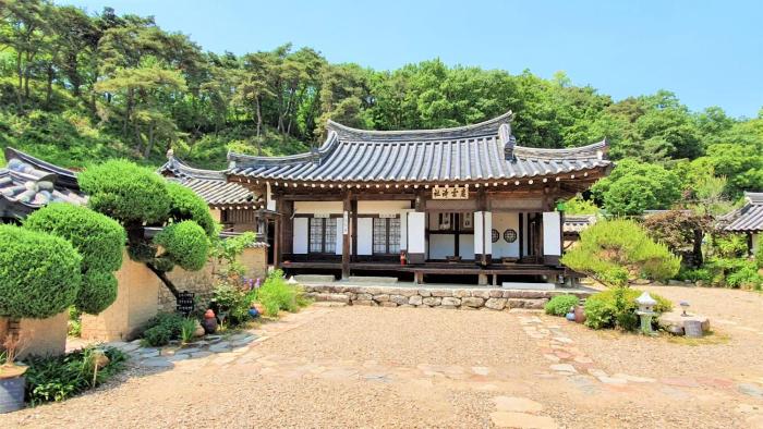 Tohyang Traditional House