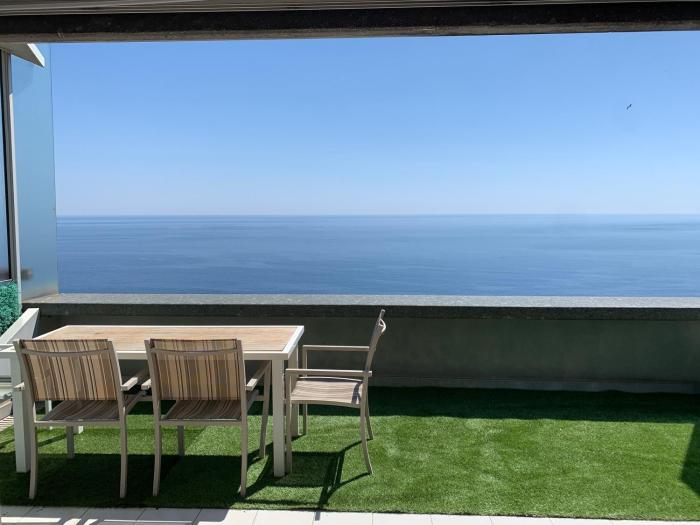 Viangella - Dramatic sea view! Top floor 2km to Monaco