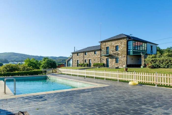 Luxurious Villa in Outeiro - Private Pool