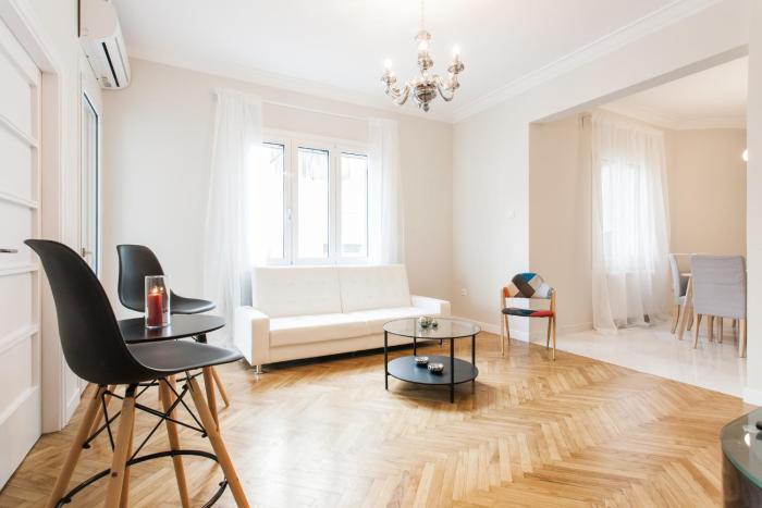 HIGHEND 2BDR Full APT IDEAL LOCATION (and Netflix)