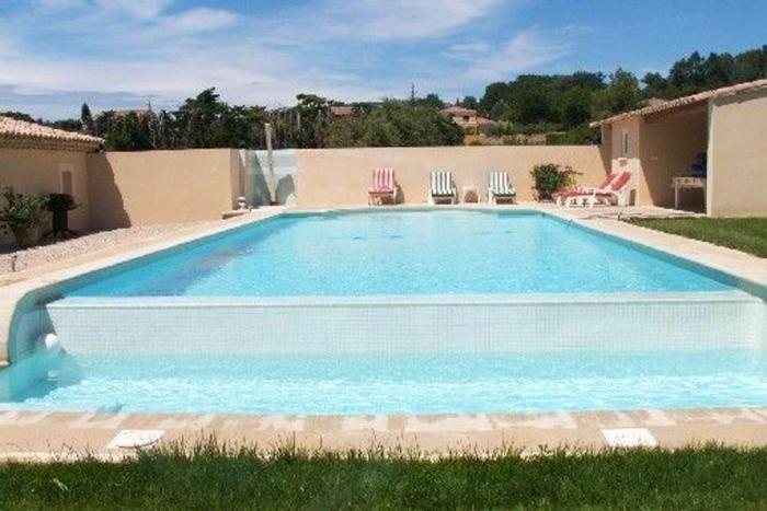 Maison de 2 chambres avec piscine partagee jardin clos et wifi a Aubignan