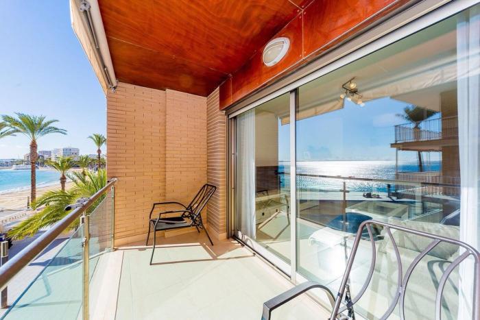 Шикарная квартира на первой линии -Luxury apartment on the first line sea