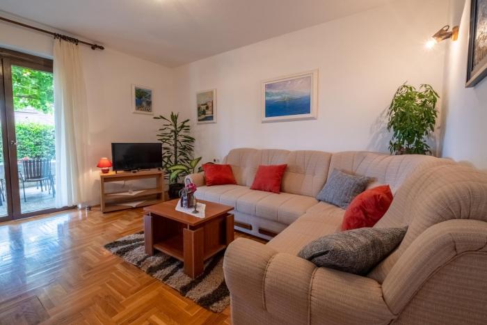 Cozy apartment near the sea