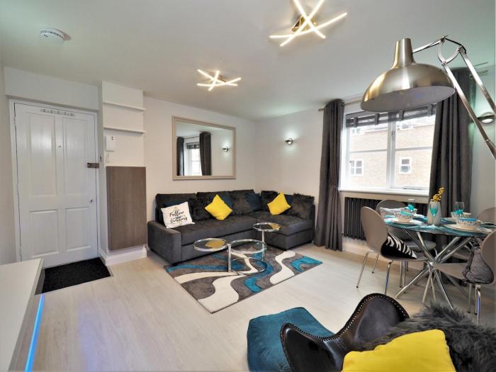 Contemporary Boutique 4 Sleeper Eton High Street - Pass the Keys