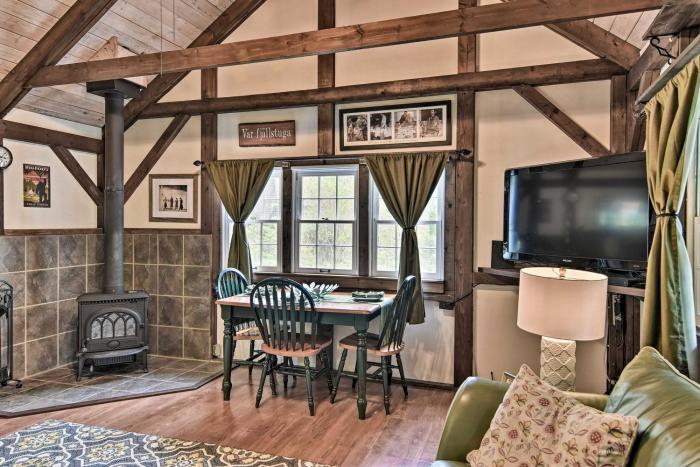 6 Mi to Grandfather Mtn Lake Cottage with Deck