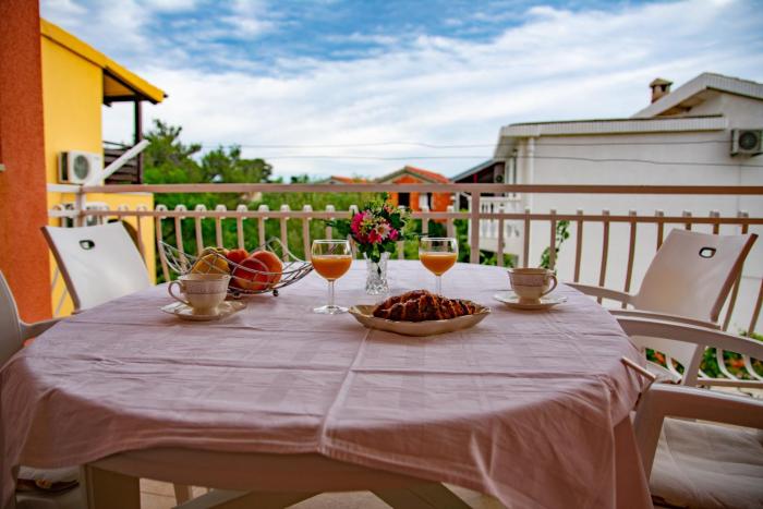 APARTMENT TONY - 2bdr Beachfront