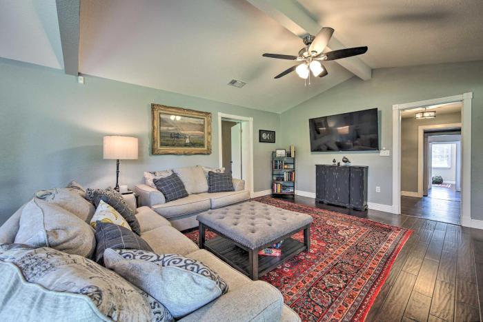 Spacious New Braunfels Escape w Private Deck!