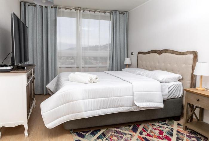 Viña Retreat - 2BR W Pool, Wifi & Parking