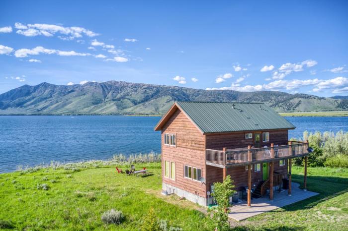 Henrys Lake Goose Bay by KABINO On Henrys Lake almost 3 Acres Satellite Wifi