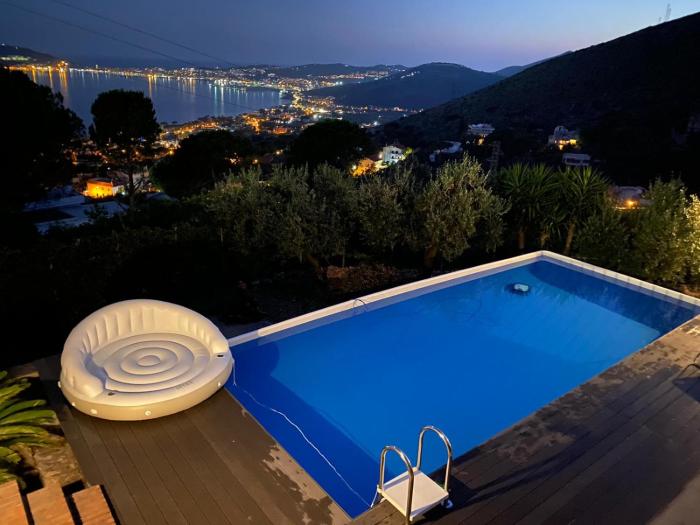 Il Casale villa con piscina e giardino vista mare