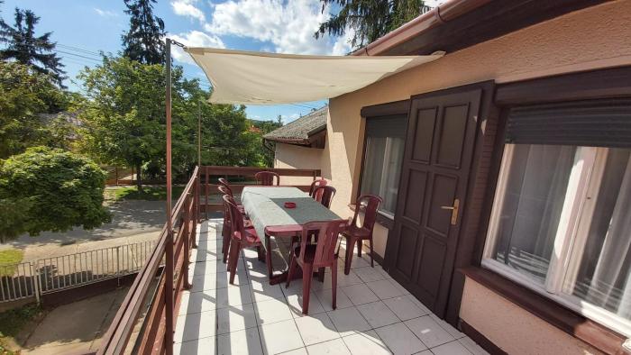 Edit Apartmanház