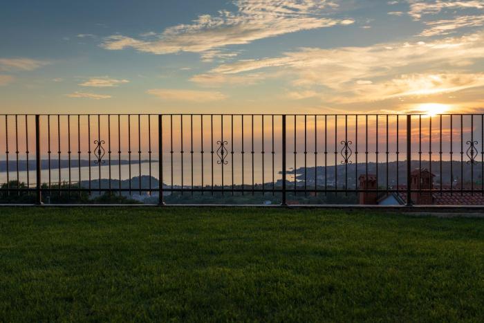 Seaview APARTMENTS HOJA