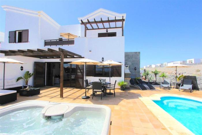2 bedrooms villa with sea view private pool and jacuzzi at Las Palmas 1 km away from the beach