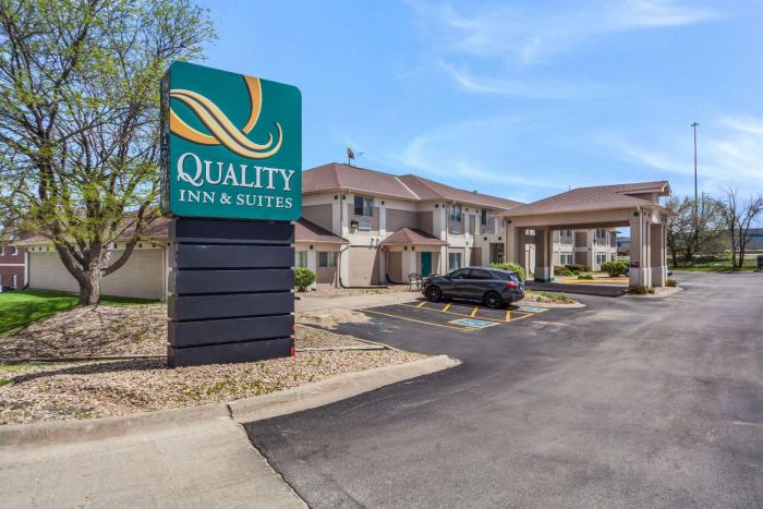 Quality Inn & Suites Omaha Chalco