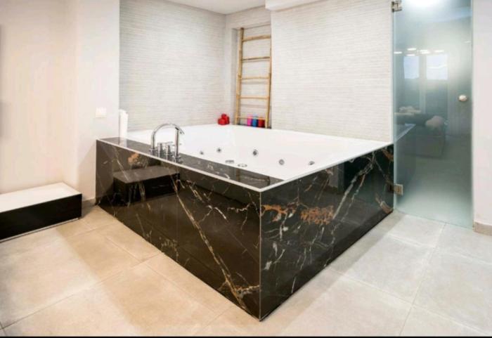 Romantic Jacuzzi Apartment