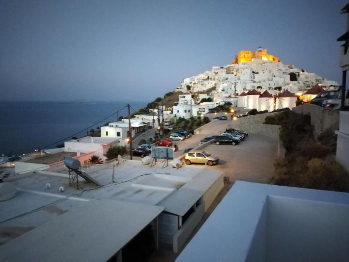 Θέαστρον - Theastron house with great view in Chora