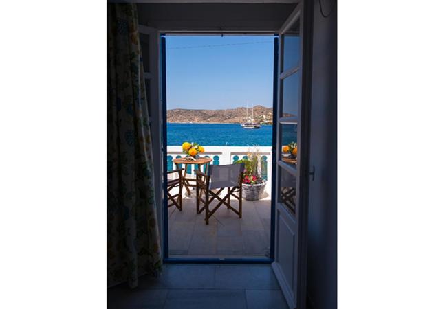 Katapola Vekris apartments