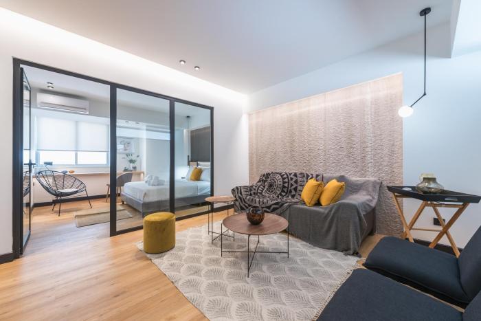 Brand New Ermou Veni Apartment