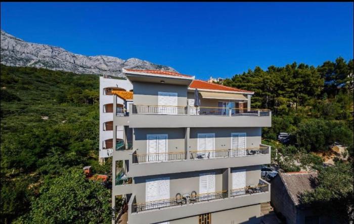 Apartmani Maja