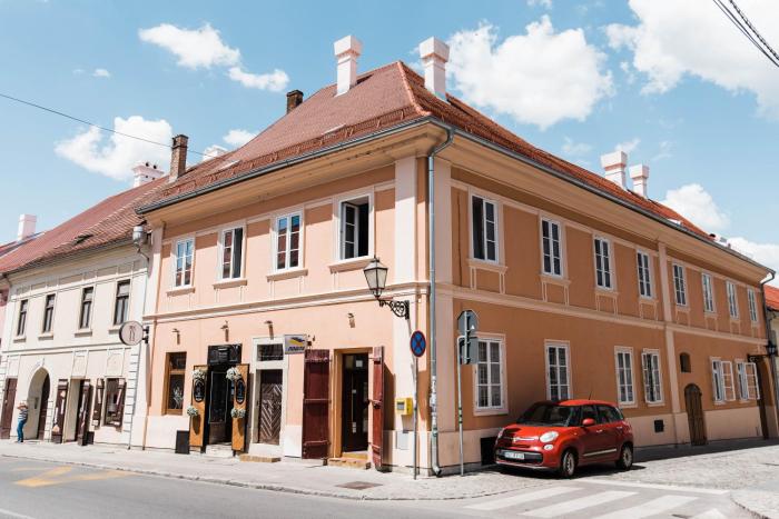 Square 19-Boutique rooms