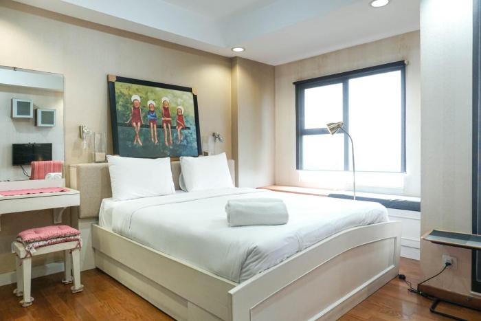 Cozy and Modern Studio Apartment at Belmont Residence Puri By Travelio