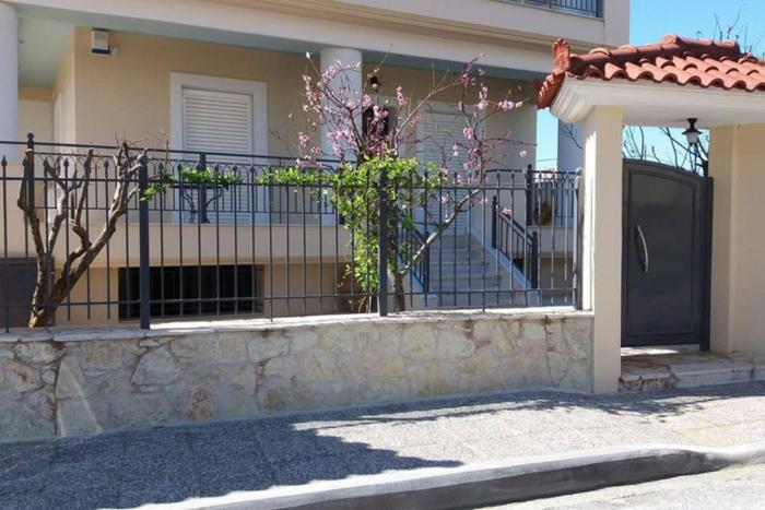 New, bright, cozy, autonomous apartment with private entrance and garden, 42 m2, 5min to the beach and city center