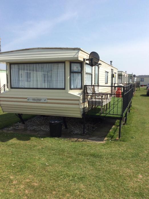 L&g caravan hire 4 BERTH CORAL BEACH GEN FAMILYS ONLY AND LEAD PERSON MUST BE OVER 30