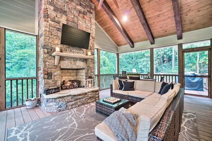 Hootenanny at Horton Creek: Creekside Escape!