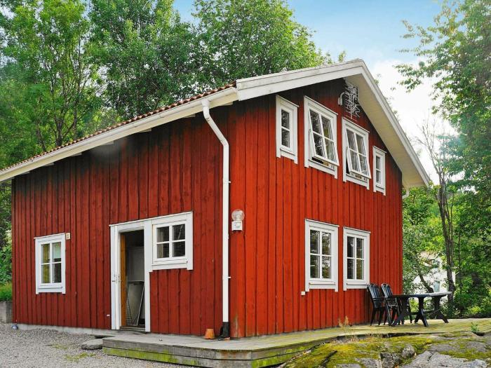 8 person holiday home in UDDEVALLA-By Traum