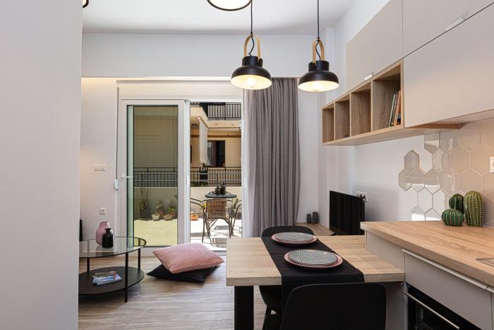 Cactopia Apartments- Hoya-Aeonium