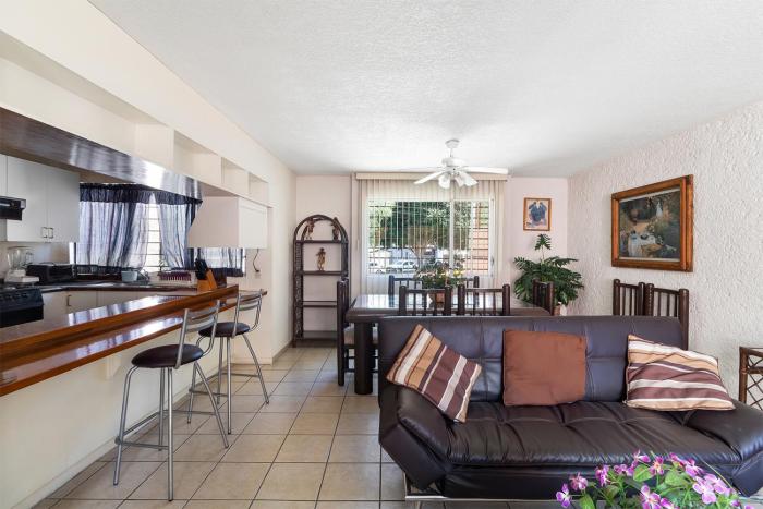 Suite Ubicadísima Zona Residencial Los Arcos 3 Recámaras 102 Cortijo