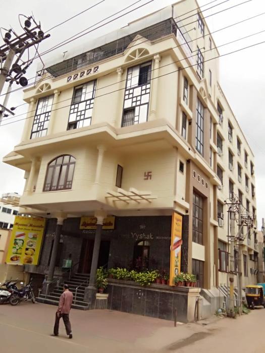 Hotel Vyshak International