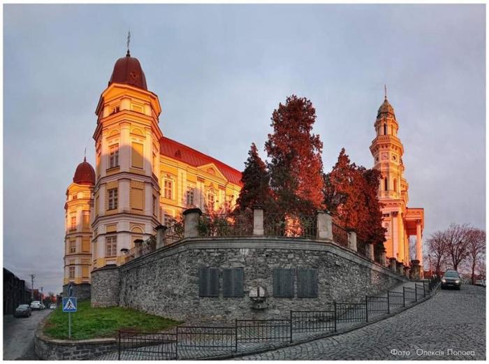 Старовинні апартаменти у центрі міста