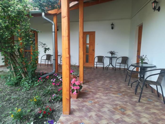 Négy Tücsök Vendégház