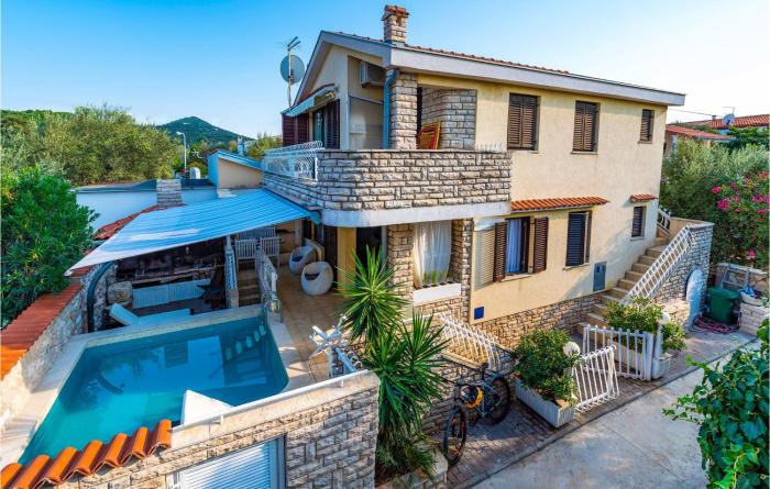 Awesome Apartment In Zdrelac With Sauna