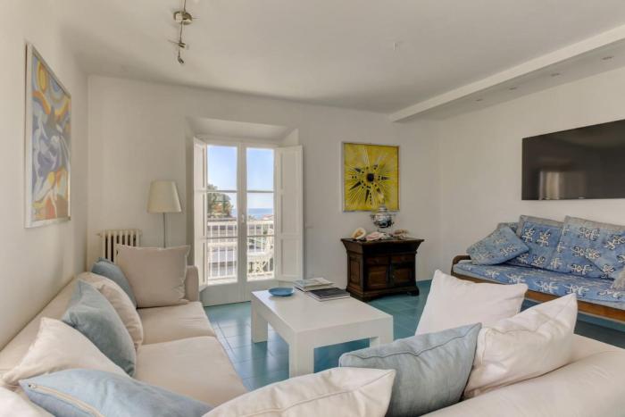 Spacious Apartment in Forte dei Marmi - Sea View & Balcony