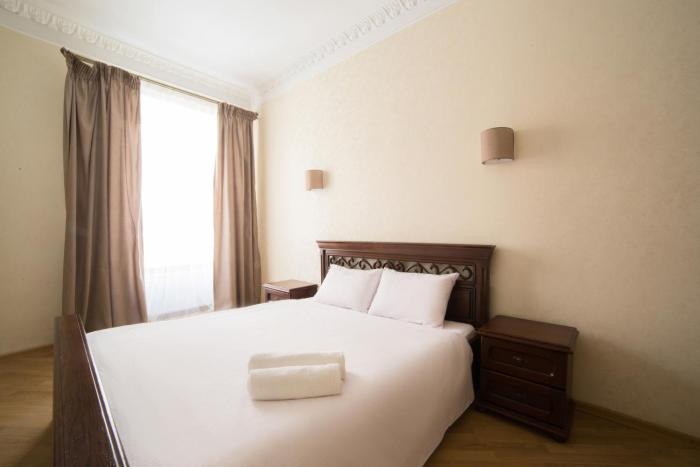 Сучасні апартаменти на Площі Ринок з 2 ізольованими спальнями для 6 гостей